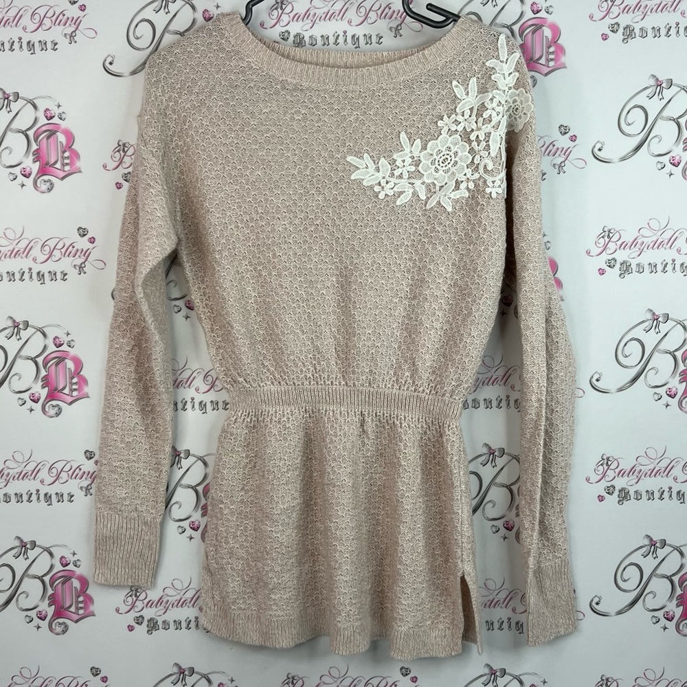RW&CO. Sweater floral flowers beige white Cream Knit Sweater cinch waist